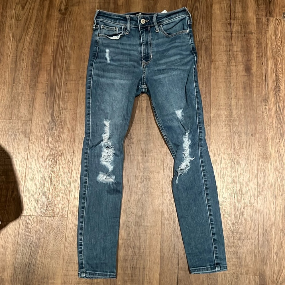 Women’s Holister Ripped Skinny Jean (size 3S)